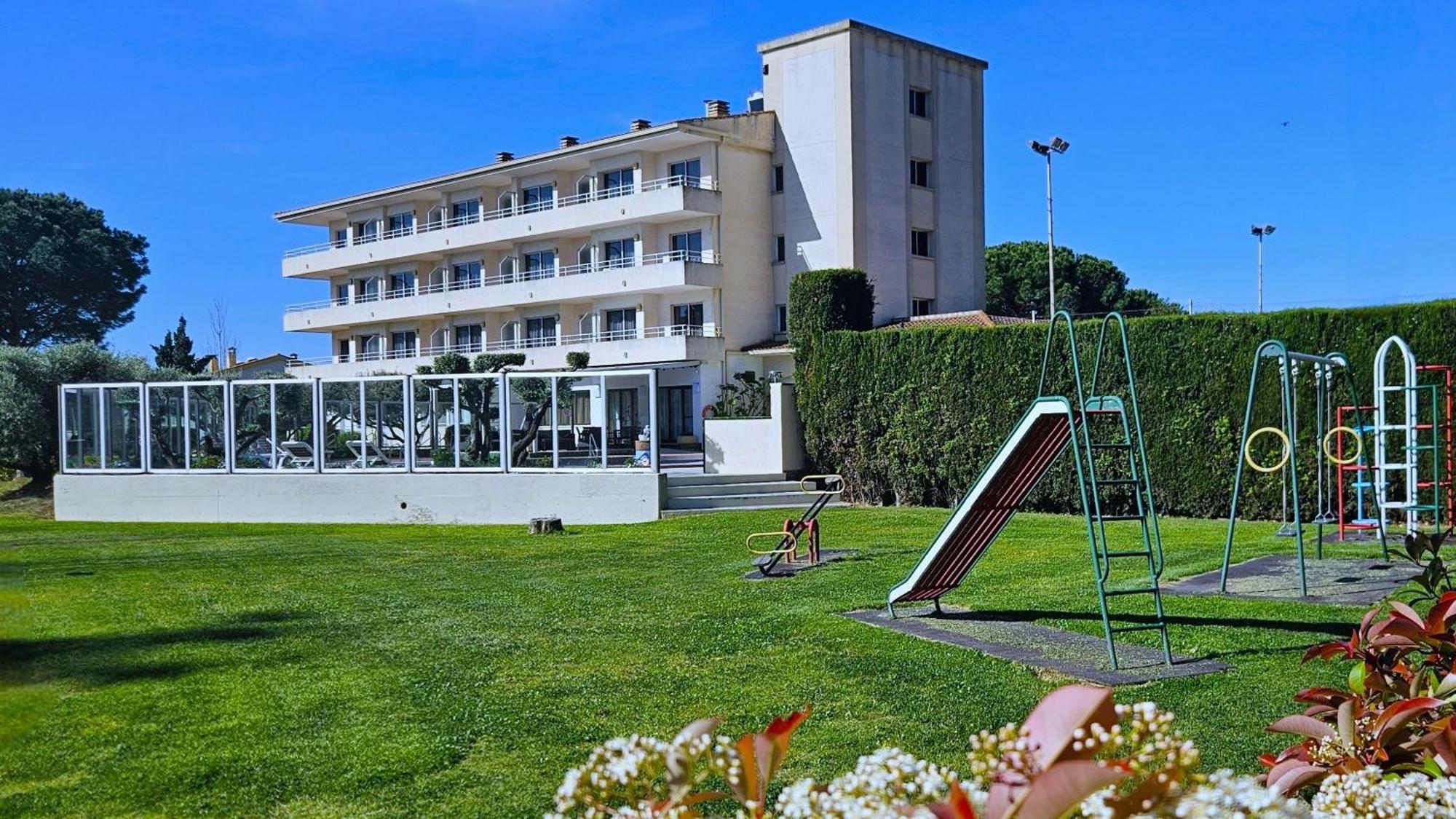 Apartamentos La Masia Лестартит Екстериор снимка